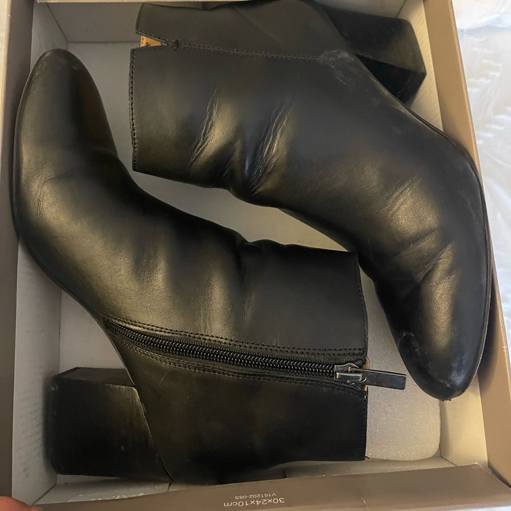 Size 8 black boots